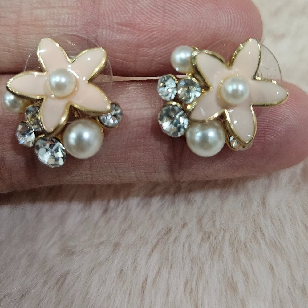 Elegant Floral Stud Earrnings